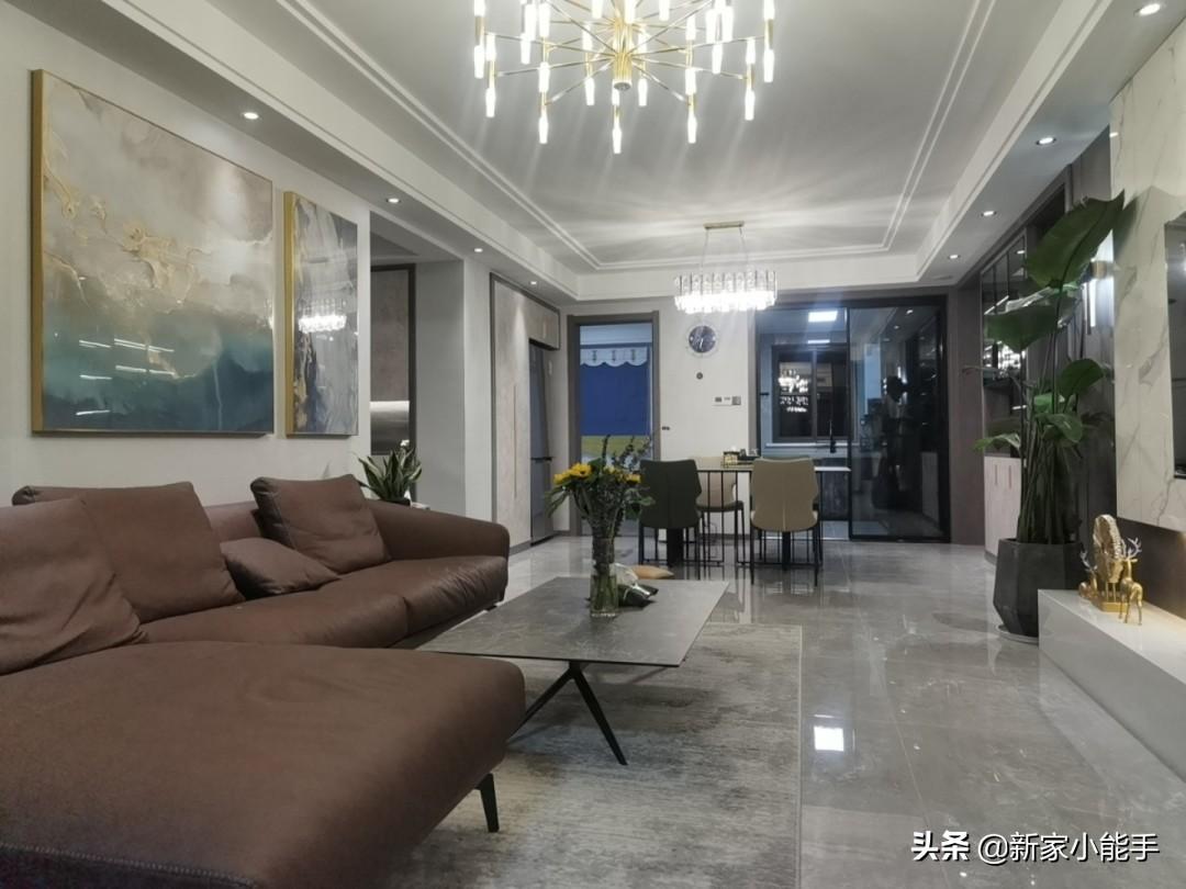 133平新房，裝修花了42萬，全屋輕奢又大氣，一家人幸福入住