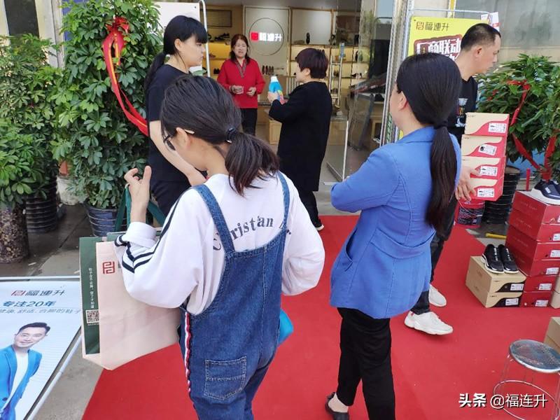 鞋店銷(xiāo)售的基礎(chǔ)技巧你需要把握