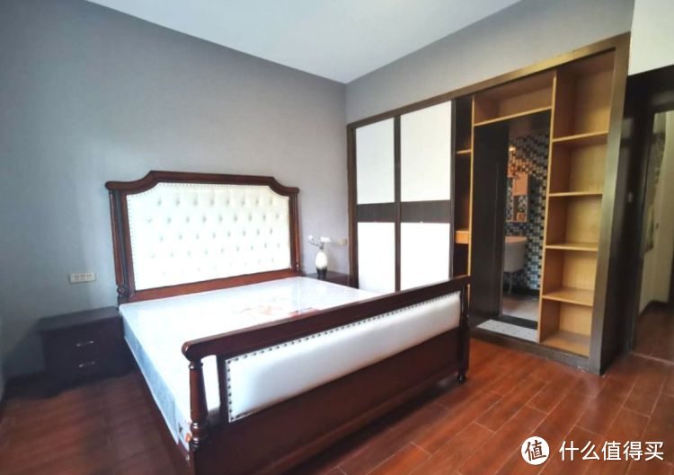 136㎡錯(cuò)層大四房，優(yōu)雅的新中式裝修，衣柜里面裝廁所，誰(shuí)見(jiàn)過(guò)？