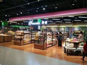 超市裝修案例,超市過(guò)道,超市零食區(qū)擺放設(shè)計(jì)，0149345ca5520da801208f8bcc9d31.jpg