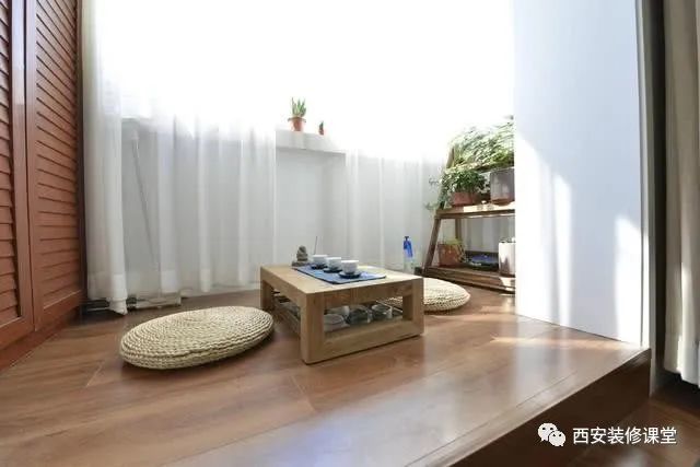 新中式休閑陽臺(tái)裝修效果圖_生態(tài)木休閑小陽臺(tái)裝修效果圖_休閑陽臺(tái)裝修效果圖