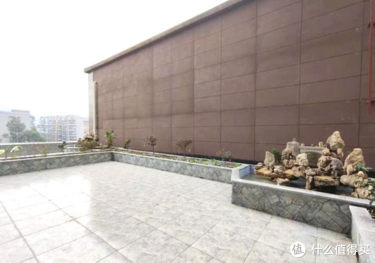 擠破頭買了這套100㎡小三房，送超大平臺花園，比房子大了一倍